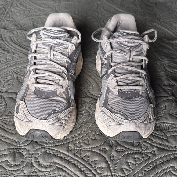 ASICS - Picture 2 of 6